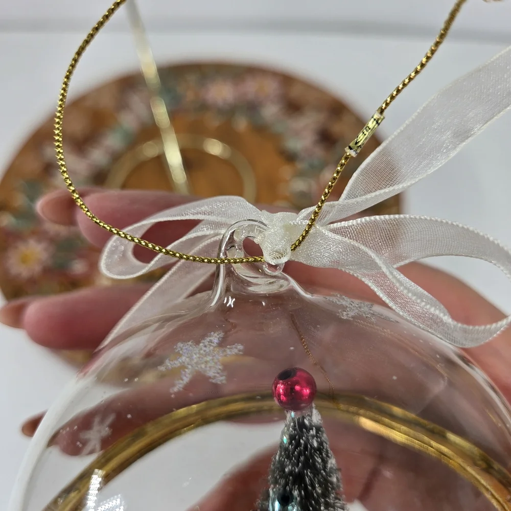 VTG Christmas Clear Glass‎ Round Trinket Box Ornament Mini Diorama Winter Wonder